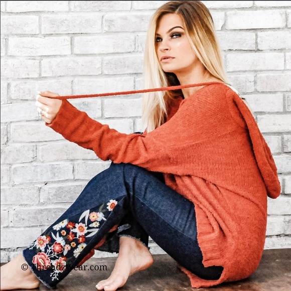 Light weight hooded sweater - Picture 4 of 5